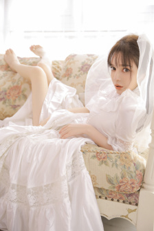 女生下面流出白色粘稠物是因为什么